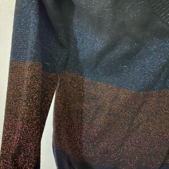 - Express bronze and blue vneck sparkle - Picture 4 of 5